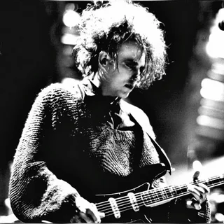 Роберт Смит из The Cure на сцене, 1984 год