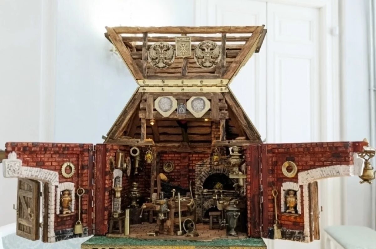    Открыта выставка тульского миниатюриста Сергея Сабины