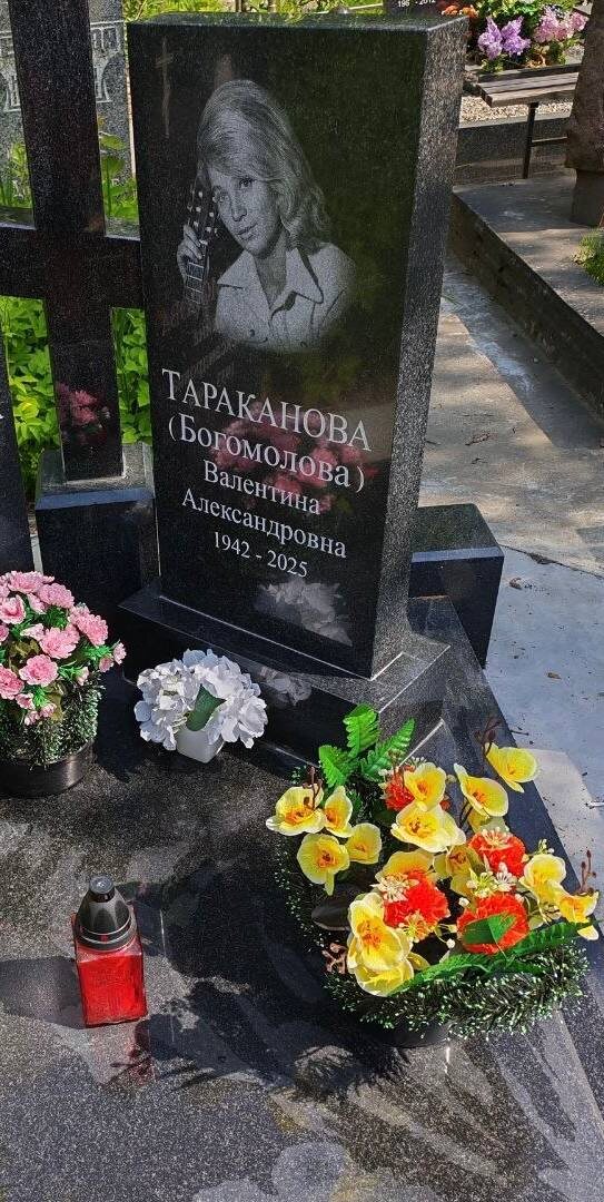 Могила Мамы на Южном кладбище Санкт-Петербурга. Фото из личного архива автора. 