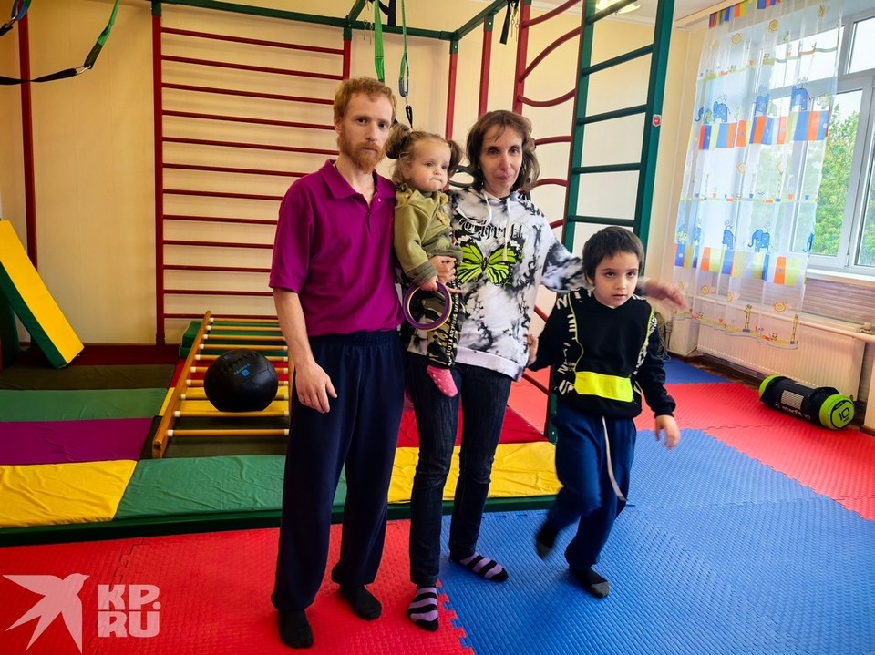    Семья Светланы и Андрея Почтовик. У Никиты - аутизм, а дочка Настя родилась абсолютно здоровой. Юлия АНДРИЕНКО