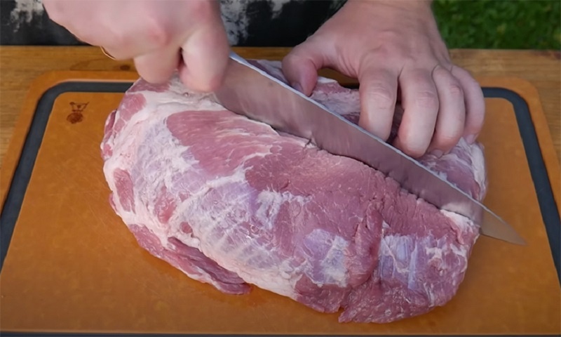 Сочный шашлык из свинины: секрет мягкости и насыщенного вкуса в простом маринаде