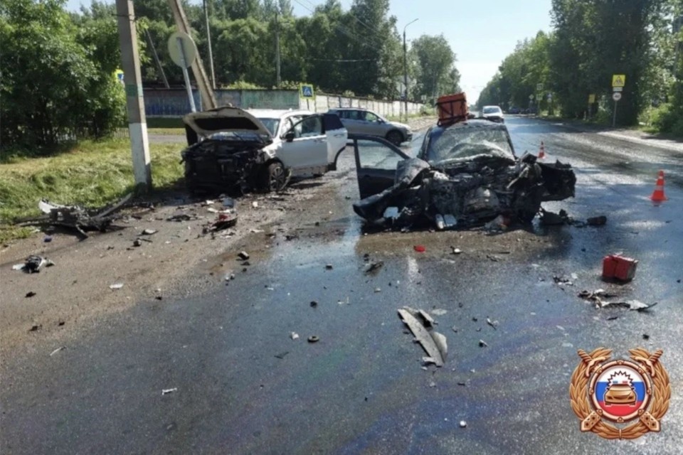    В Тверской области двух человек увезли на «скорой» с мощного ДТП. Фото: пресс-служба Управления Госавтоинспекции по Тверской области.