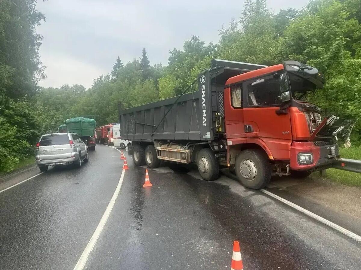    Последствия столкновения грузового автомобиля и маршрутки в Одинцово | © Фото : ГУ МВД России по Московской области