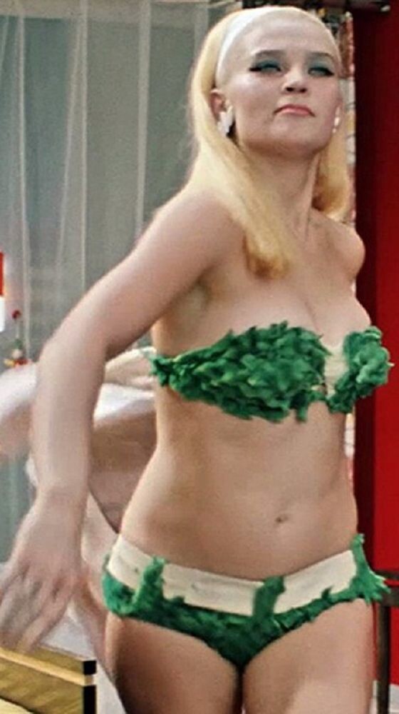 Светлана Светличная, 1968 год, кадр из фильма «Бриллиантовая рука».