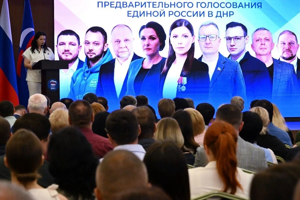    Работа партии в регионе охватывает все ключевые направления: от восстановления мирной жизни до оказания поддержки фронту. Фото: max.ru/PushilinDenis