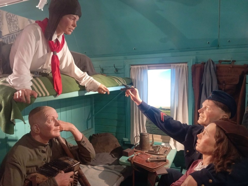    На сегодняшний день ни в одном музее мира нет такого количества многофигурных композиций в скульптуре, как в «Поезде Победы». Фото: Павлова Екатерина