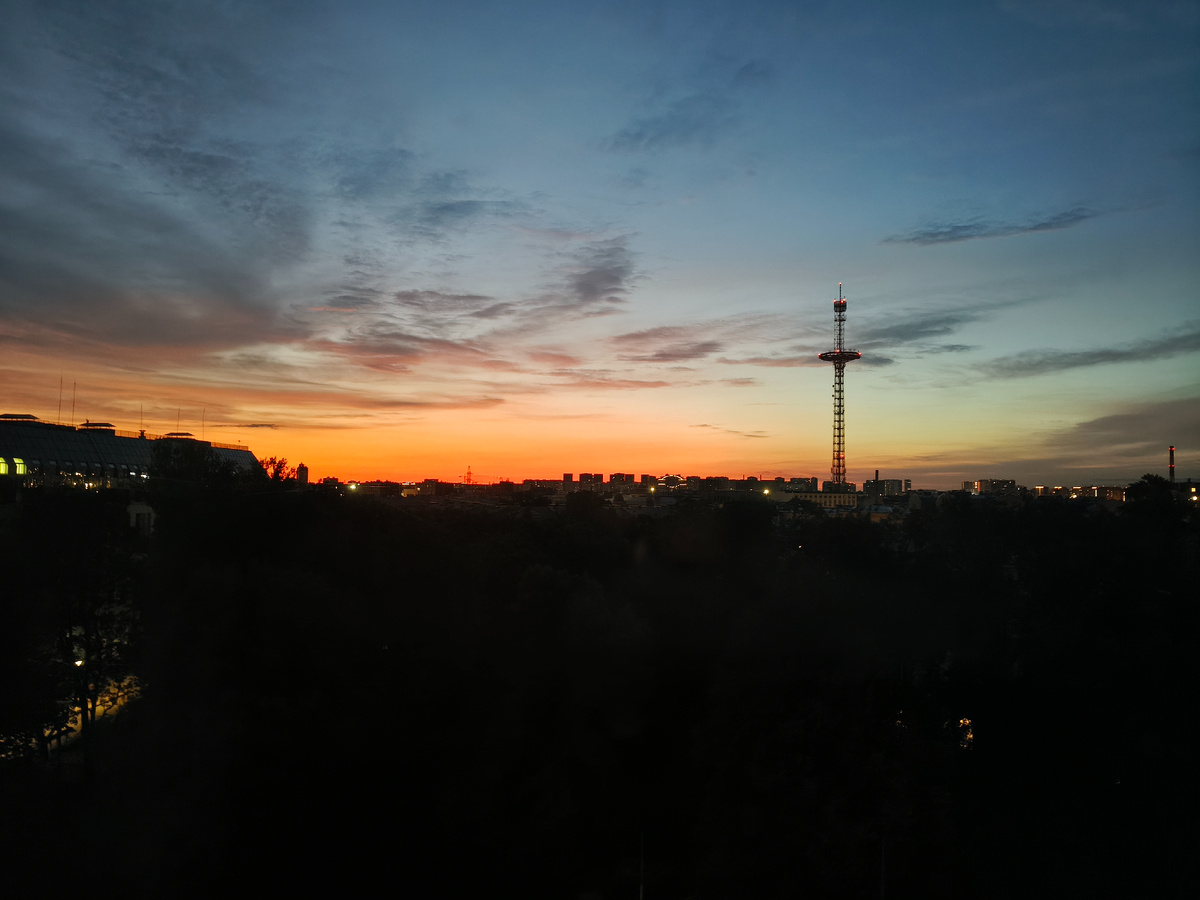 Белая ночь немного потемнела. Фото автора 