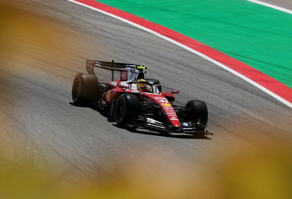    Льюис Хэмилтон: До квалификации я не понимал, где найти скоростьFerrari