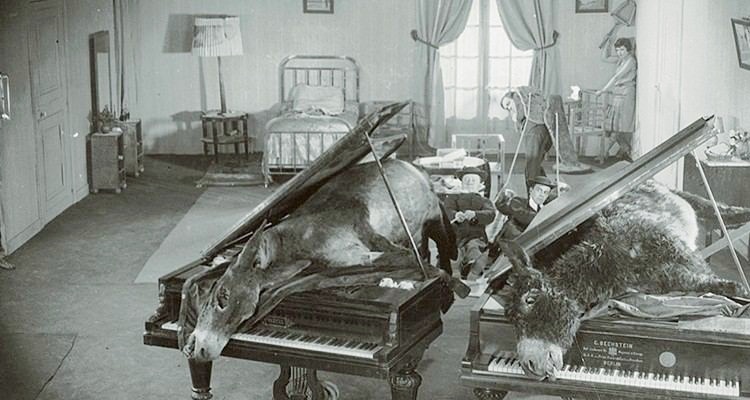Кадр из фильма "Андалузский пес", Франция,  1929 г., реж. Луис Бунюэль, Сальвадор Дали. Из открытых источников