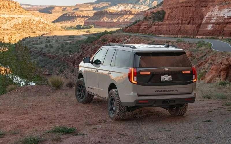 Hennessey Velociraptor Expedition📷
