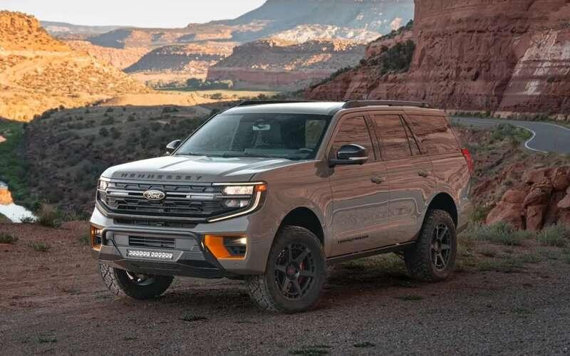 Hennessey Velociraptor Expedition📷
