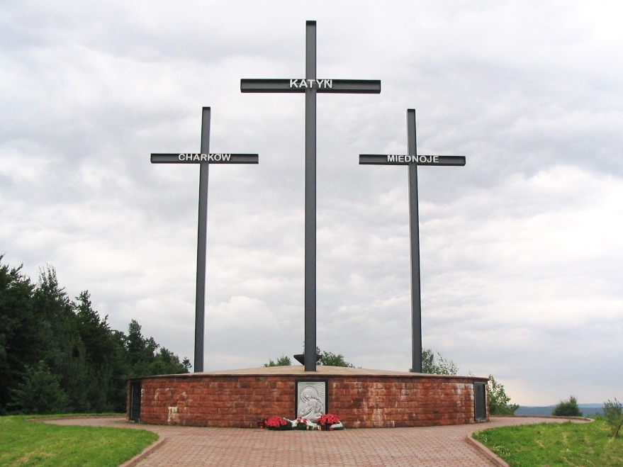 Памятник у подножия Лысой горы