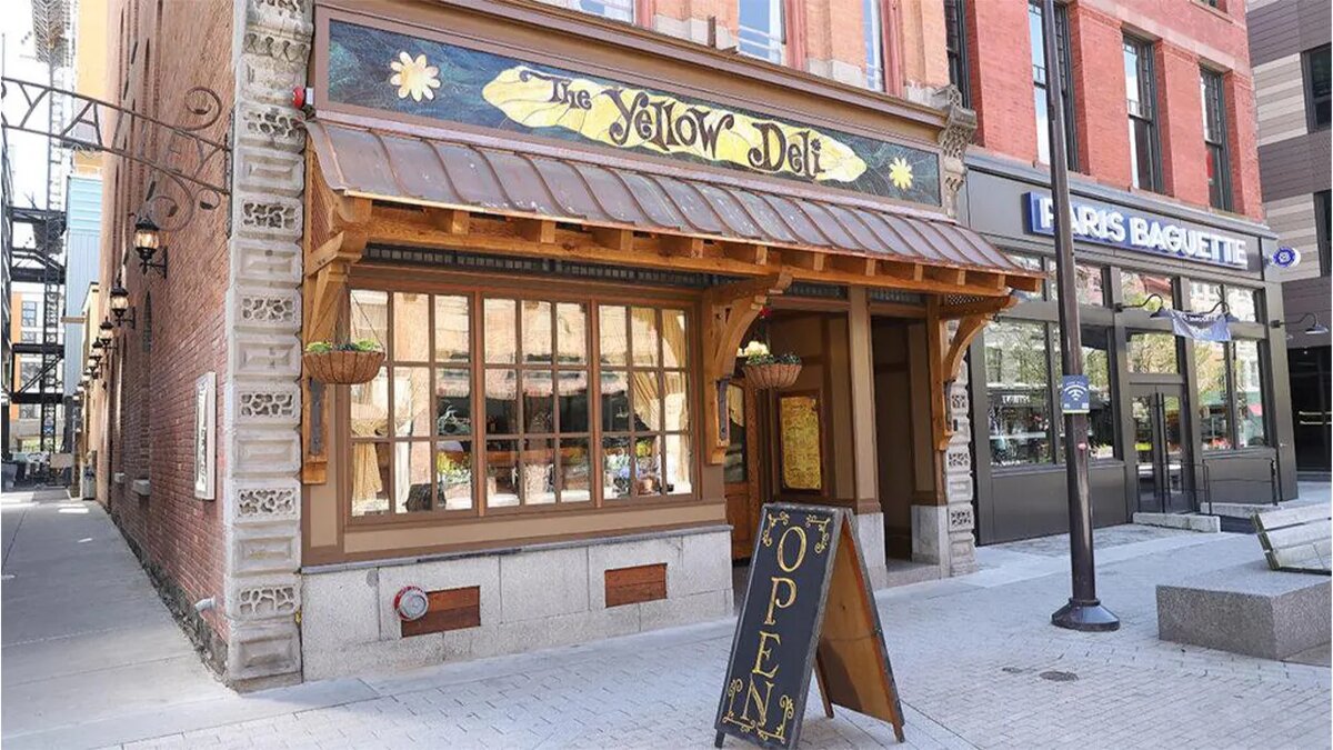 Yellow Deli кафе , одно из заведений секты Двенадцать Колен