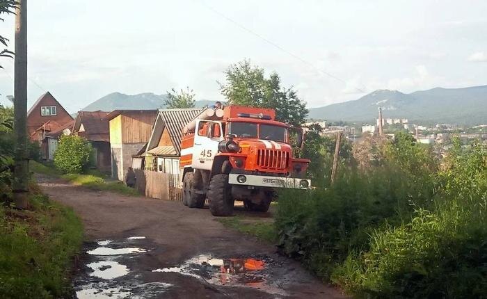 Место обрушения кровли в Златоусте. Обложка © Max / МЧС Челябинской области