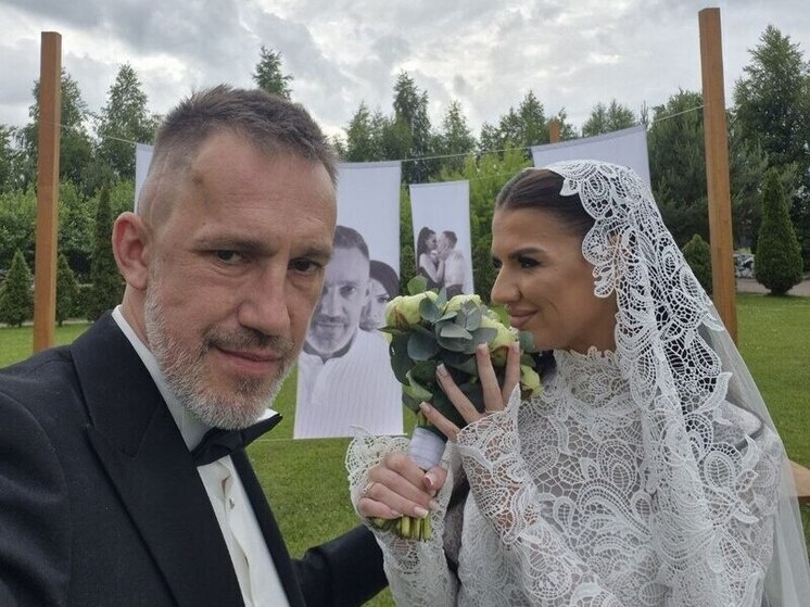     Новоиспеченной жене экстрасенса не так давно исполнилось 30 лет. Фото: социальные сети Михаила Левина