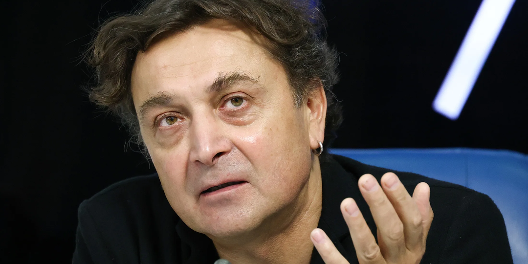 «Он называл их балластом и мусором»:Александр Лазарев выбросил на улицу 70 артистов.Люди плакали в коридорах,но его взгляд оставался ледяным