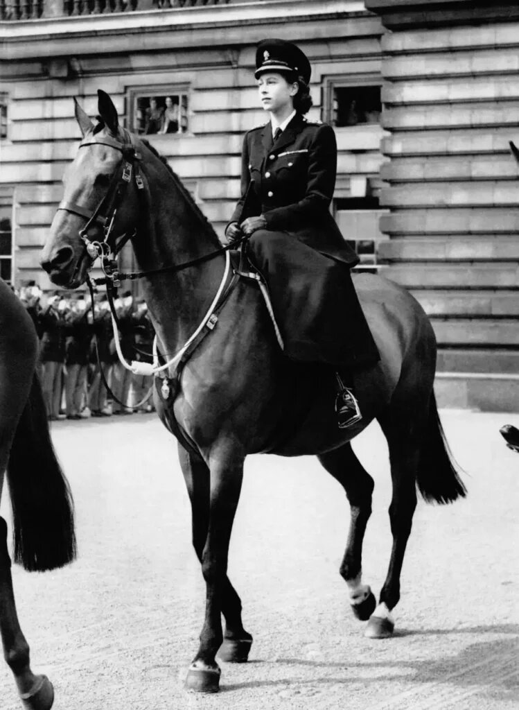 21-летняя принцесса Елизавета на Trooping the Colour в 1947 году. Фото Getty images