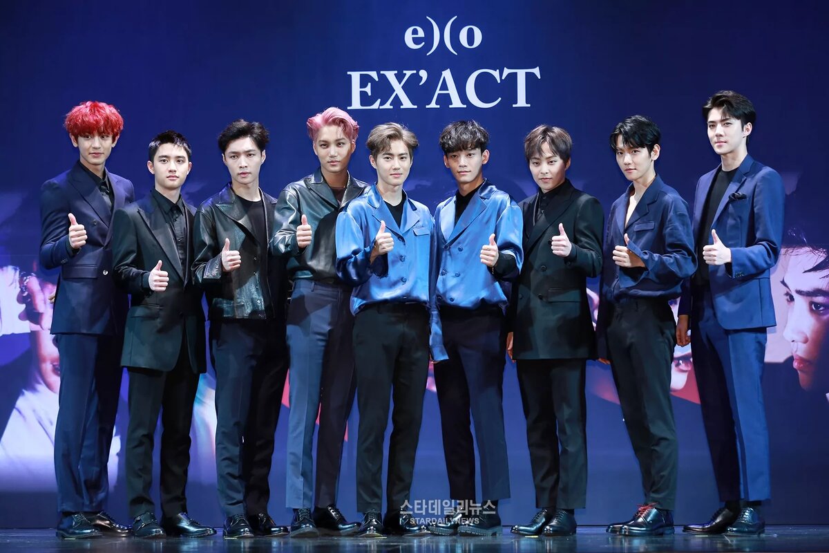 Во время пика популярности EXO в 2013–2016 годах сасены неоднократно проникали в общежития группы. Фанаты делали дубликаты ключей, фотографировали личные вещи участников, воровали одежду, заходили в комнаты во время отсутствия артистов. Во время зарубежных поездок группы сасены снимали внутренние помещения гостиниц и публиковали маршруты перемещения участников практически в режиме реального времени. Для многих современных агентств именно кейс EXO стал поводом значительно усилить меры безопасности в общежитиях и во время туров.