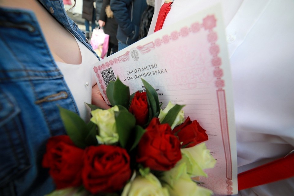    В столице Тувы молодожены за безалкогольную свадьбу получили 100 тысяч рублей ЛЕНЦ Мария | Архив КП