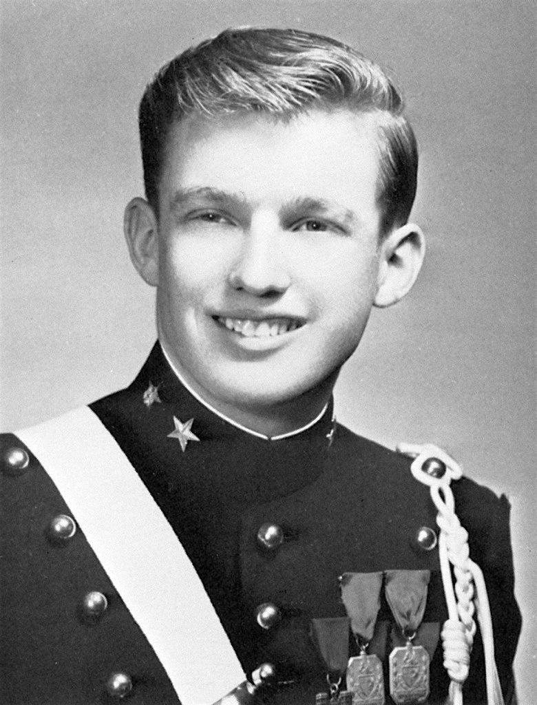    В 13 лет Дональд Трамп стал кадетом Нью-Йоркской военной академии. Затем он обучался в Фордэмском университете, после перевёлся в Уортонскую школу бизнеса при Пенсильванском университете, которую окончил в 1968 году со степенью бакалавра экономики / Legion-Media / American Photo Archive