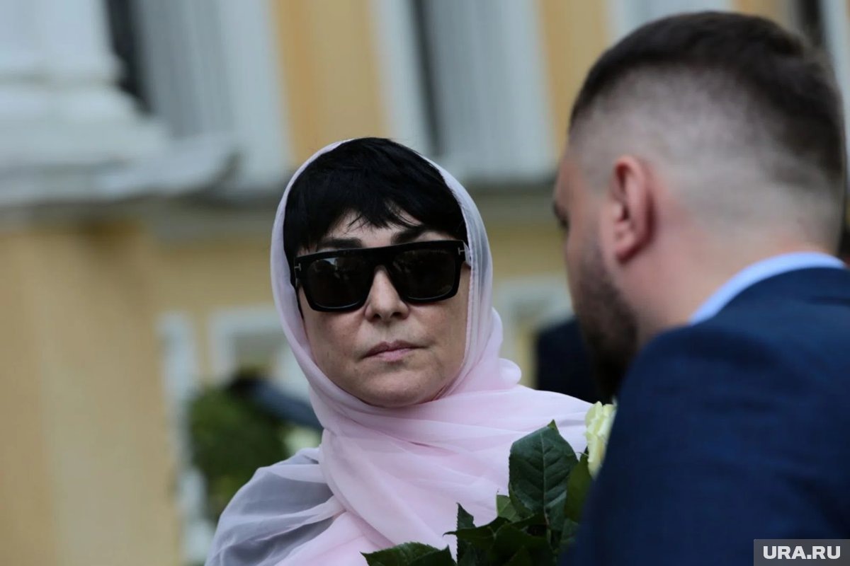     По словам Лолиты, в райдере артиста может встретиться все, что угодно