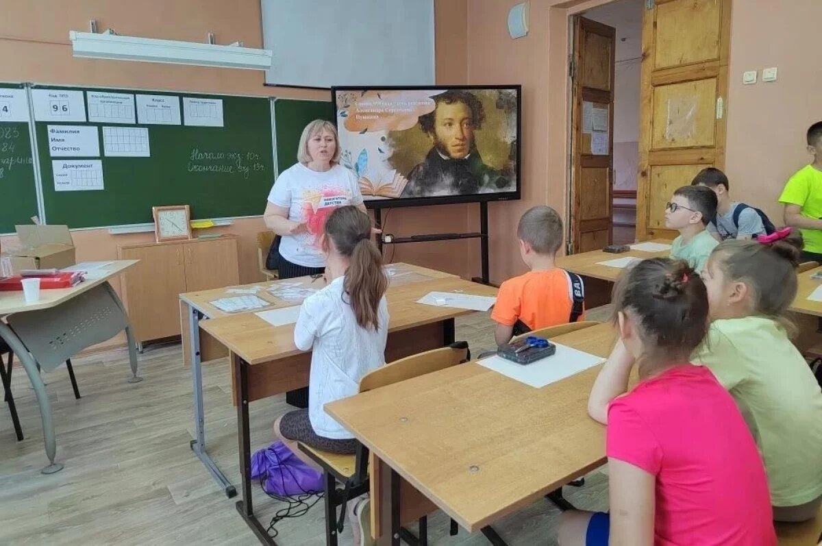    В школах по всей области шли конкурсы и викторины на знание произведений поэта.