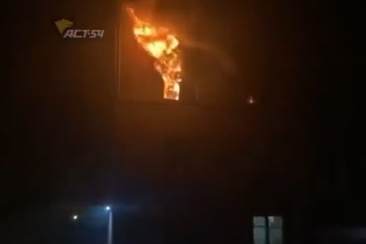 Пожар в квартире унёс жизнь 66-летнего мужчины в Новосибирске