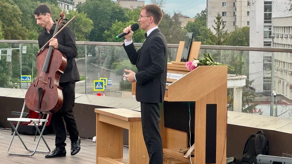   Тимур Халиуллин выступил в Белгороде на крыше «Школы 21»   Владлена Капленко / bel.ru