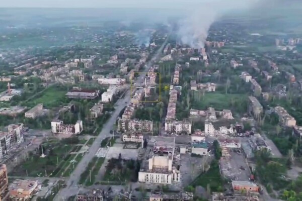 Российские военнослужащие группировки войск «Южная» взяли под контроль восточные и северо-восточные районы Константиновки (скриншот видео с дрона), 12 июня 2026 года / Министерство обороны РФ/РИА Новости   📷