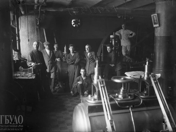    Машинное отделение Архангельского пивзавода. 1924 года. Фото М.И. Матова (из фотофонда ГААО).