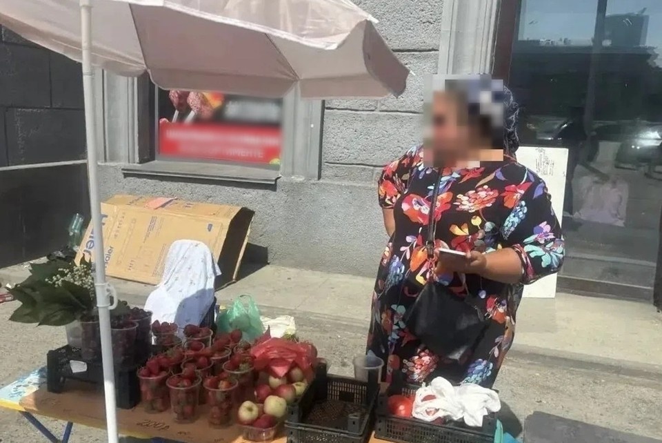    В Новосибирске изъяли 40 кг фруктов и овощей у незаконных торговцев. Фото: Мэрия Новосибирска
