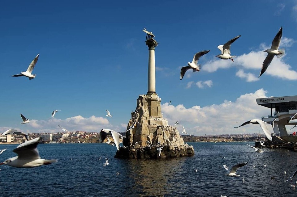    С днем рождения, легендарный Севастополь! Фото: Пресс-служба губернатора Севастополя, t.me/razvozhaev