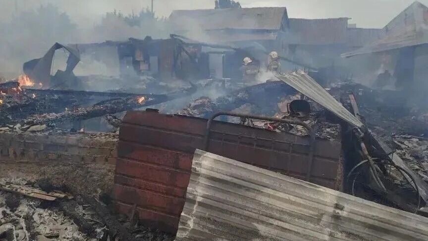    Пожар начался из-за молнии, ударившей в дом   МЧС России по Оренбургской области