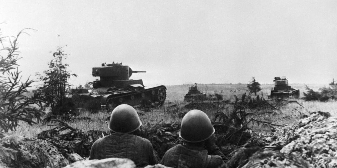 Генерала и приговорили к расстрелу, как ему удалось все повернуть вспять. Судьба человека, дезертировавшего дважды