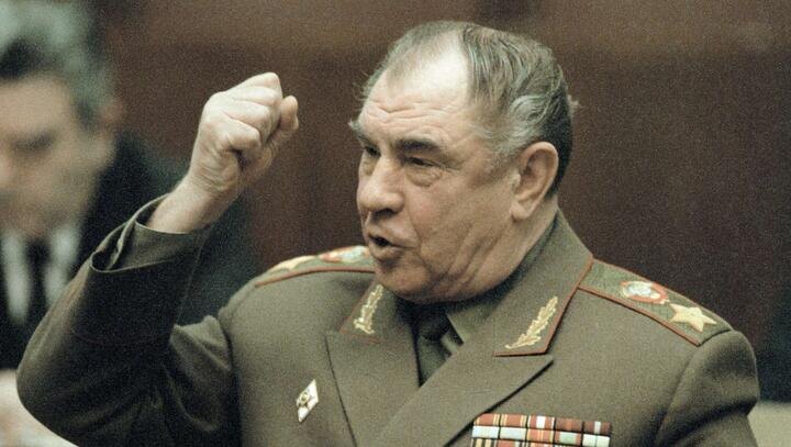 «Действительно шли в атаку за Родину! За Сталина!» Интервью последнего министра обороны СССР