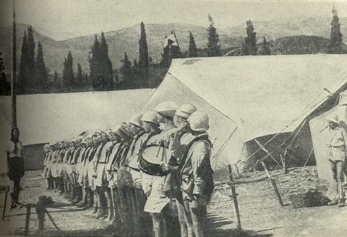 Wikipedia📷Линейка в лагере «Артек» в 1925 году