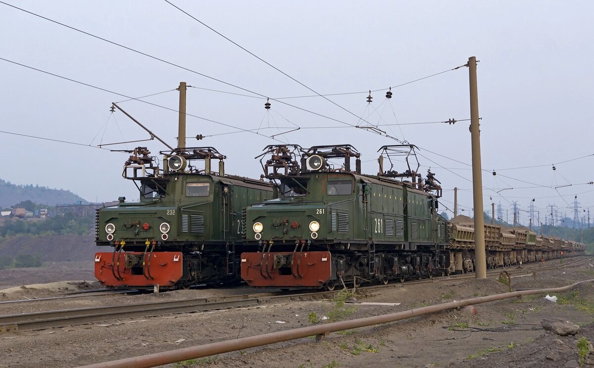 EL21-232 и EL21-261. Россия, Челябинская область, Магнитогорский металлургический комбинат, станция Ежовка. Автор: Воздух Свободы. Дата: 20 июля 2016 г.