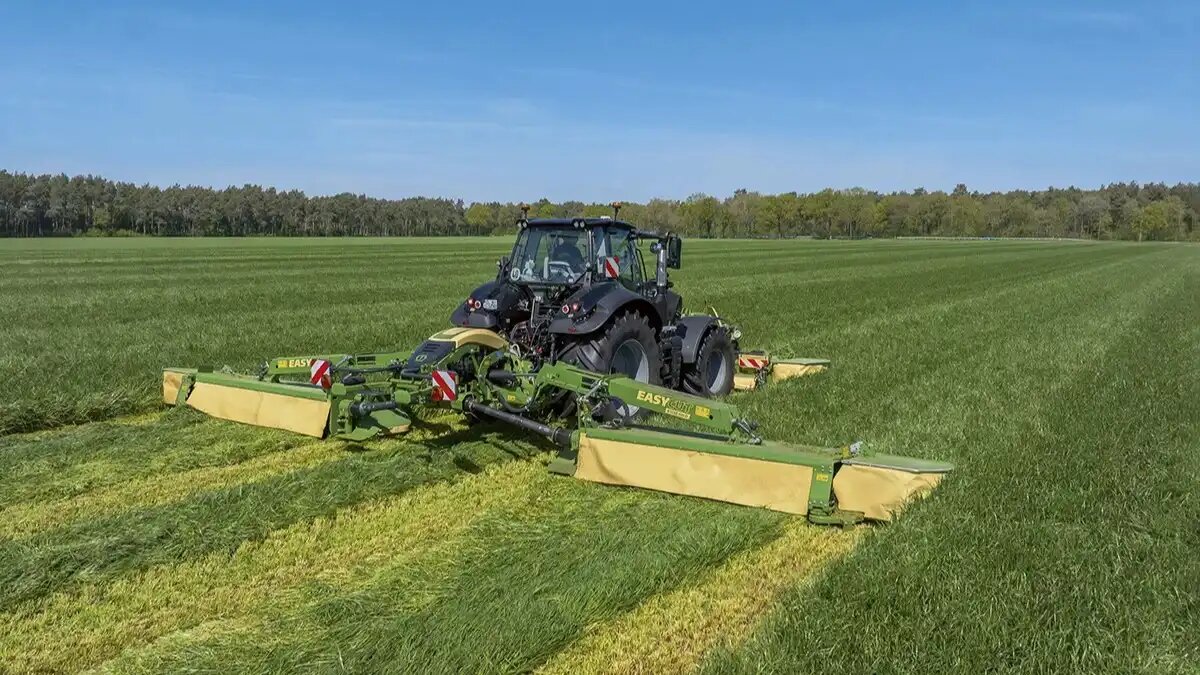 Фото: © Krone
Krone вывел на рынок новую косилку Easycut B 1250 CV Fold Collect с рабочей шириной захвата 12,5 метров
