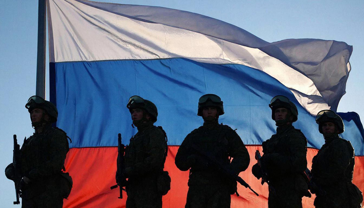 Во время выполнения боевой задачи Самохвалов заметил расположение противника и принял огонь на себя, защитив боевых товарищей.  Фото: Изображение сгенерировано с помощью ИИ / Светлана Возмилова