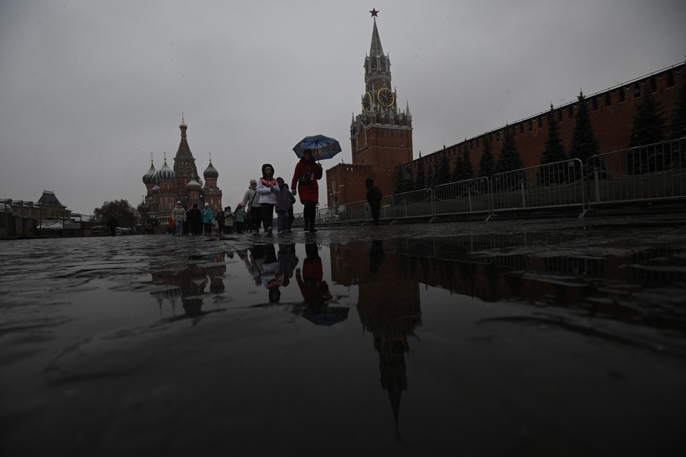    Желтый уровень погодной опасности объявлен в Москве из-за дождя и грозы Иван МАКЕЕВ