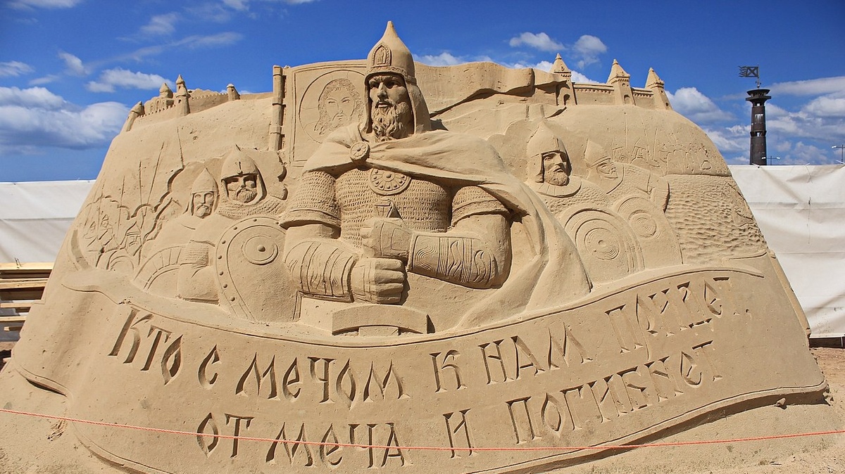     «Кто с мечом к нам придёт- от меча и погибнет»   
(cc) Kora27