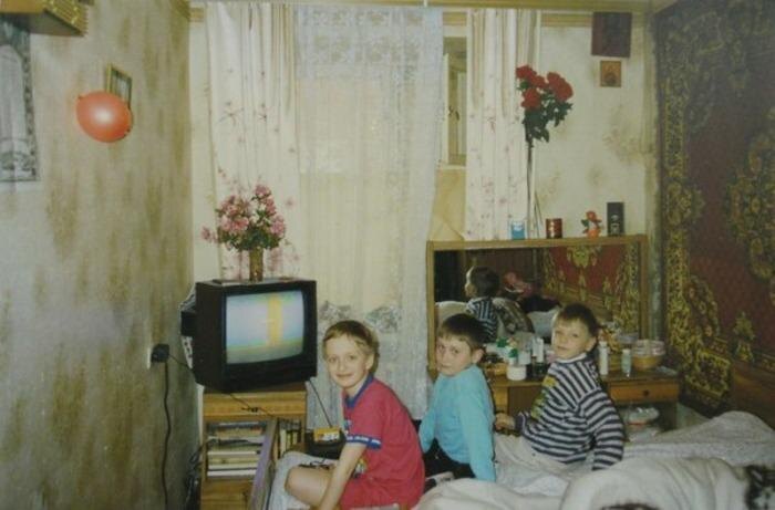Один телевизор, одна приставка и бесконечные вечера. Тогда это казалось обычным — сейчас это чистая ностальгия.