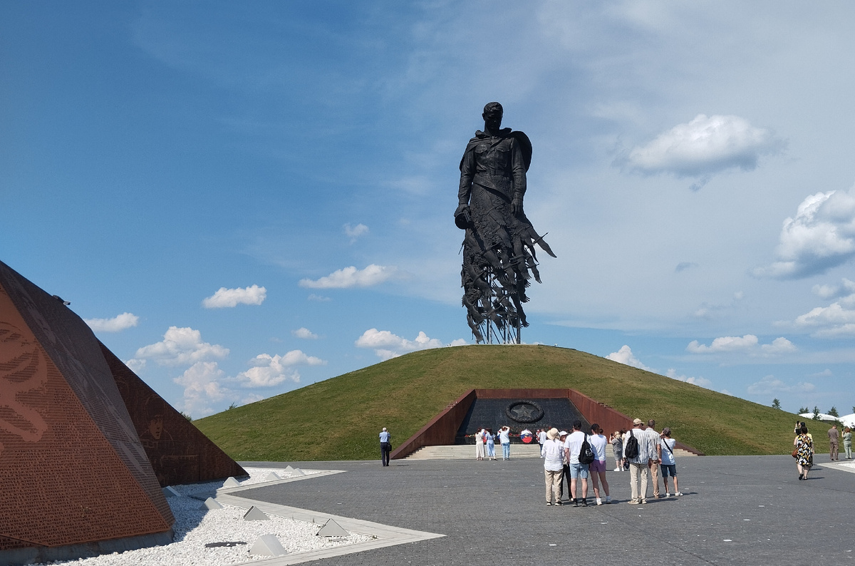 Ржевский мемориал советскому солдату. ЗДЕСЬ и далее фото автора и(или) из личного архива автора, если не указано иначе.