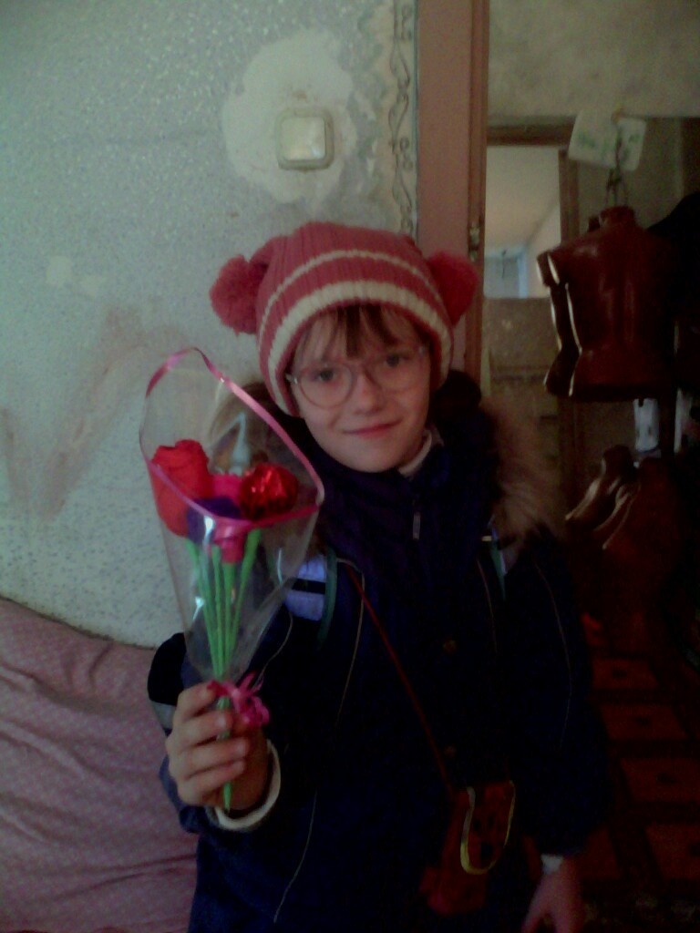 Маленький букетик в подарок. Это было очень давно. На съёмной квартире.