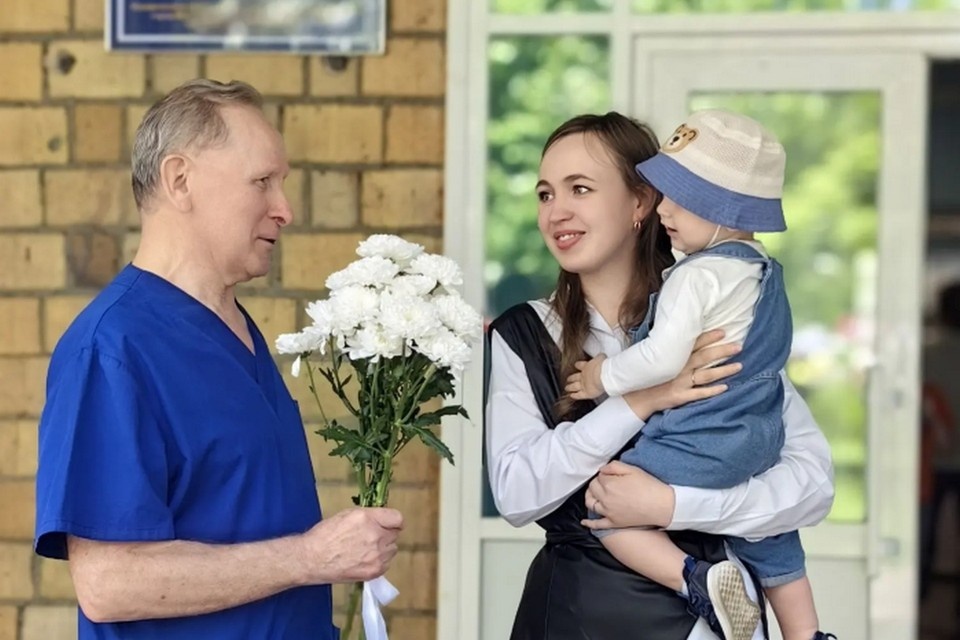    Пациентка красноярской больницы спустя годы встретилась со своим доктором. Фото: миндрав Красноярского края