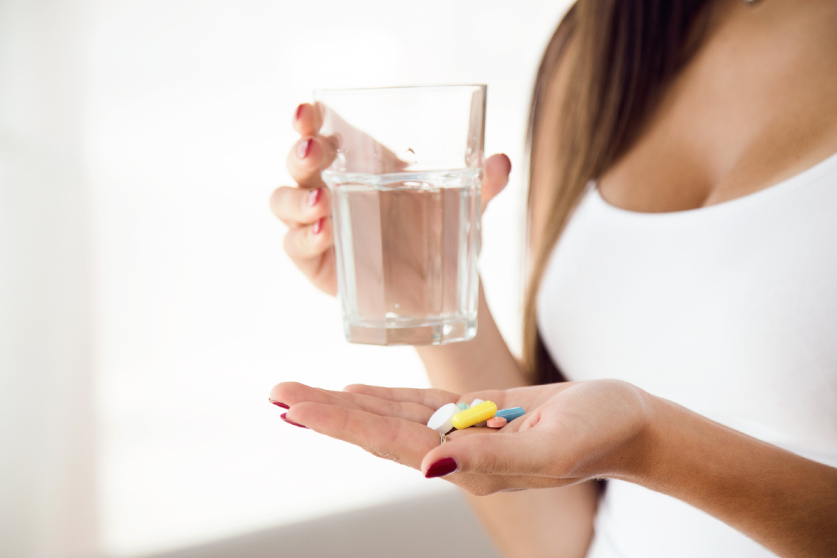 <a href="https://www.magnific.com/ru/free-photo/young-woman-taking-pills-home_1624231.htm#fromView=search&page=1&position=4&uuid=75d73f74-e4eb-45d0-9b90-fd2d4e8a439d&query=%D0%B2%D0%B8%D1%82%D0%B0%D0%BC%D0%B8%D0%BD%D1%8B+%D0%BF%D1%8C%D0%B5%D1%82">Изображение от nensuria на Magnific</a>