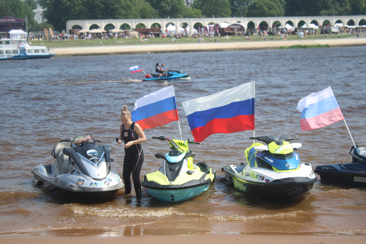 Слава России ! Это 12 июня