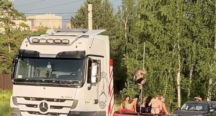    Страница в Инстаграм* @ xoxro/*запрещенная в России соцсеть; принадлежит компании Meta, признанной экстремистской организацией и запрещенной в РФ