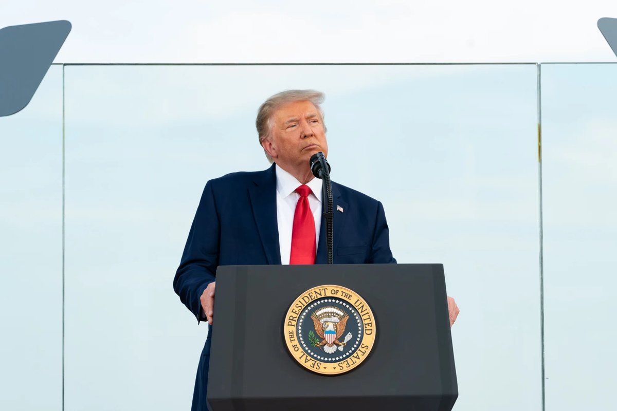     Израиль не должен был атаковать Ливан, считает Дональд Трамп