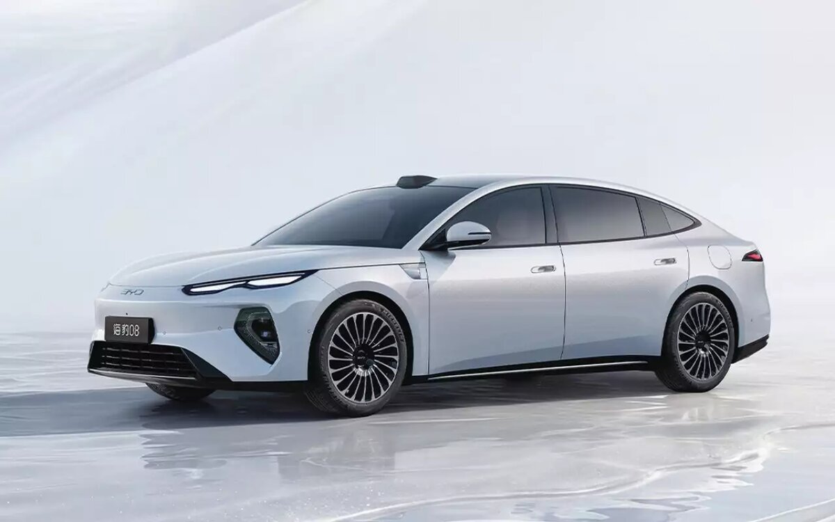 Достойная замена Camry: представлен новый крупный и экономичный седанПредставлен седан BYD Seal 08 с гибридной и электрической версиями
📷
📷
📷
📷
📷
